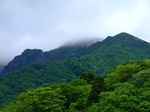 ガスに覆われた山々